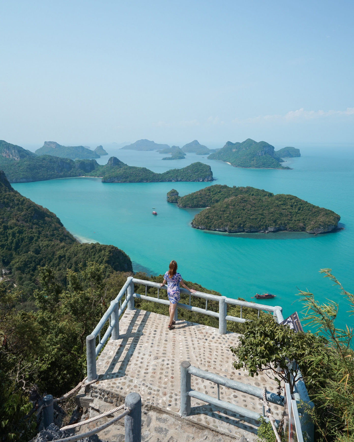 Lookout over turquoise water and islands in Thailand
