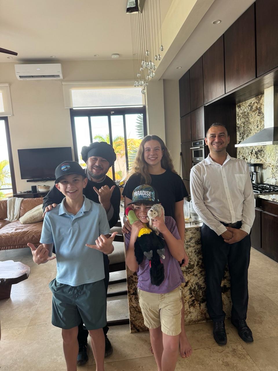 Hugo and Luis, our amazing chefs, with the kids